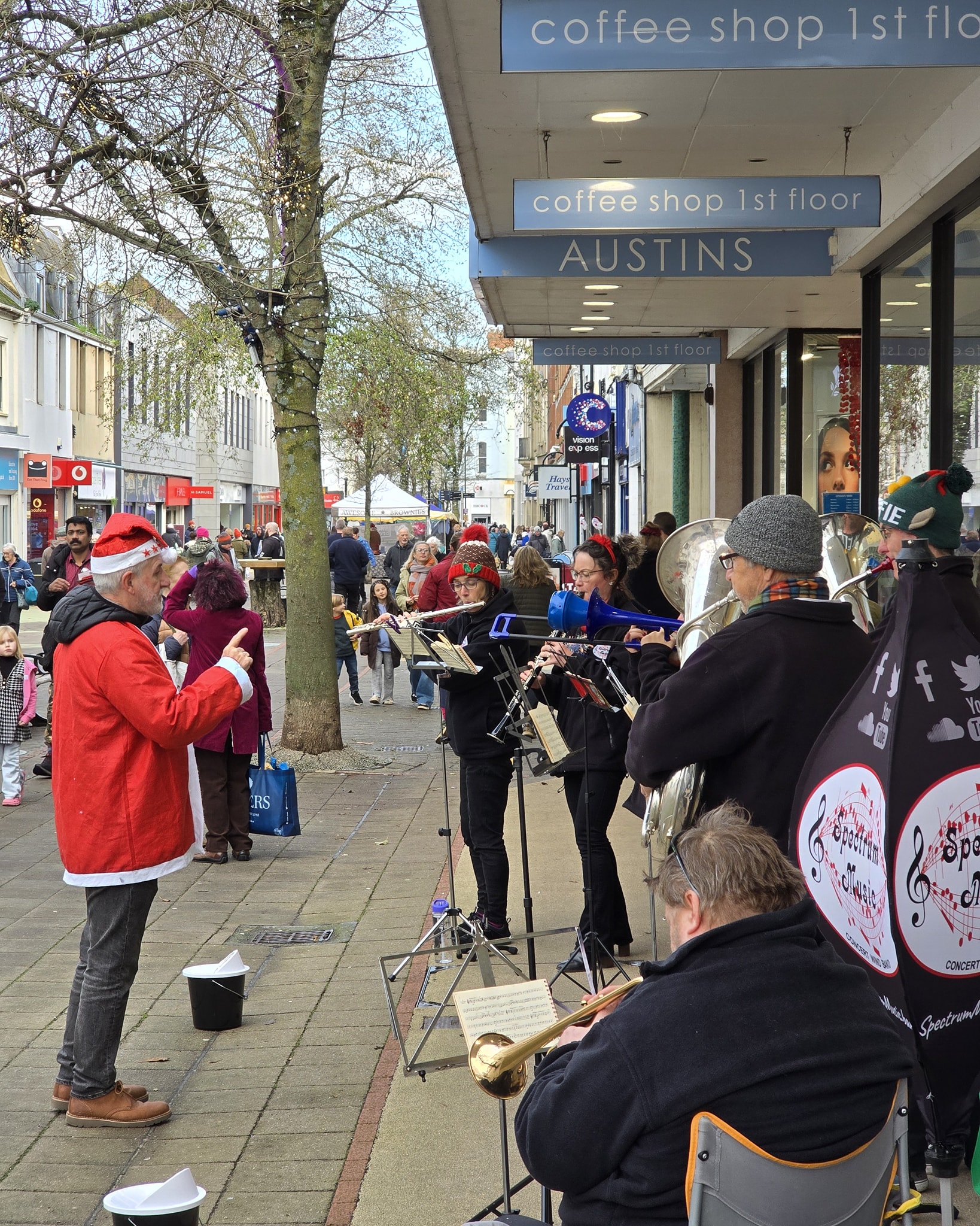 We're in a busy Newton Abbot Town Centre until 3pm today for our penultimate carolling…